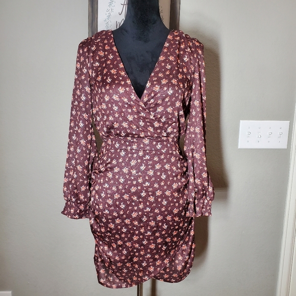 NWT Wrap Front Floral Ruched Mini Dress by NSR/Napean Sea Road Size Medium - Picture 1 of 16